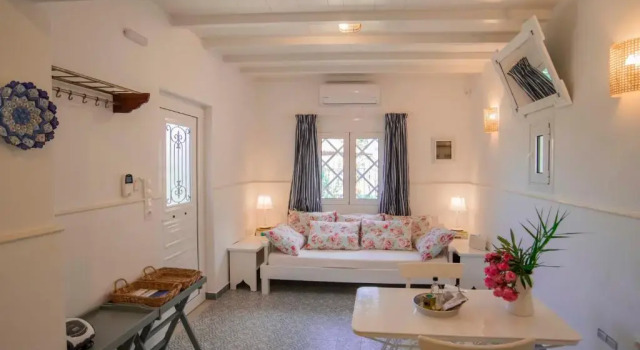 250 metres from the sea an independent tiny house with a yard full of flowers! Spitaki the Little House!, Забронировать Дом для отпуска Отели East Crete с парковкой, Парковка