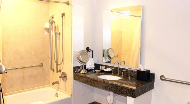 Люкс с 2 комнатами Renaissance Toledo Downtown Hotel