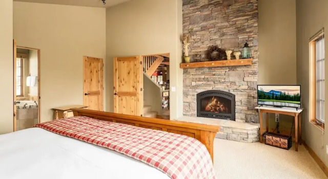 6 Mountain Home Road 4 Bedroom Home by Moonlight Basin Lodging, Buchen Sie Ferienhaus Big Sky Montana