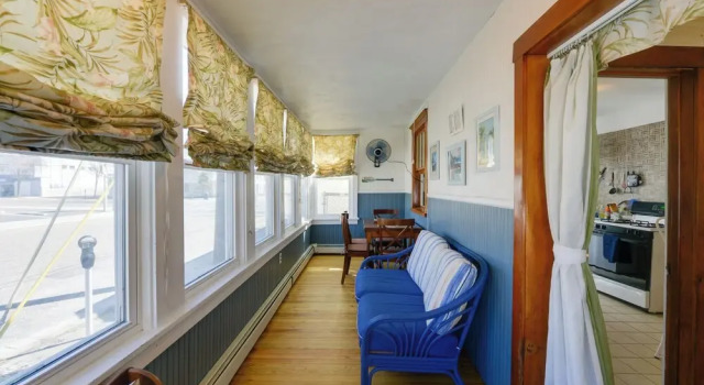 Wildwood Apartment - Porch & Enclosed Sunroom!