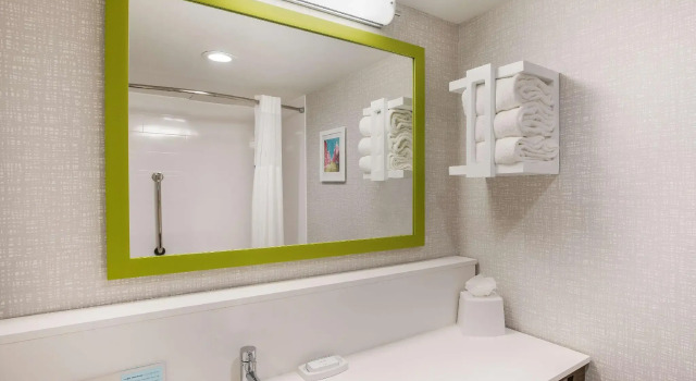 Четырёхместный номер Standard Hampton Inn & Suites Houghton