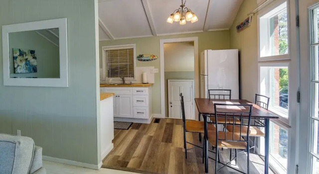 Коттедж с 2 комнатами Oak Island Vacation Rental - 2 Blocks to Beach!