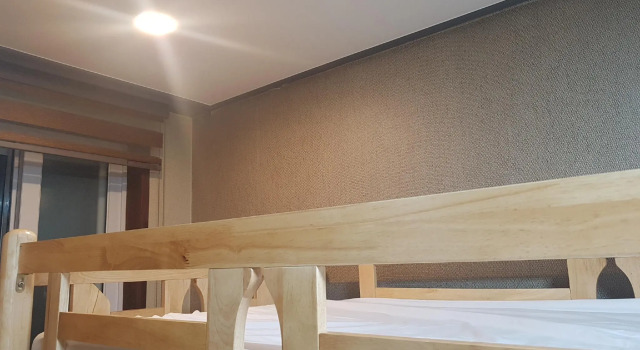 Кровать в общем номере (мужской номер) TreehouseUnseo GuestHouse