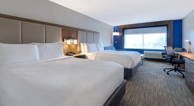 Четырёхместный люкс Holiday Inn Express & Suites - Detroit - Dearborn by IHG