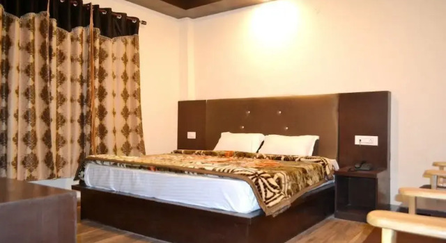 Hotel tridev, Забронировать Отель Отели Манали с парковкой, Парковка