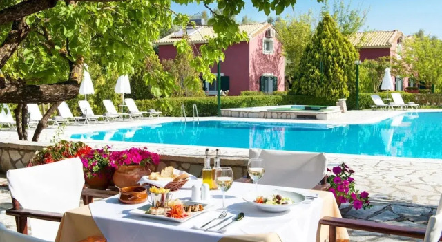 Вилла Mousses Villas - Villa Castor - A Detached Three-bedroom Villa With Private Pool and Access to Childcare Facilities