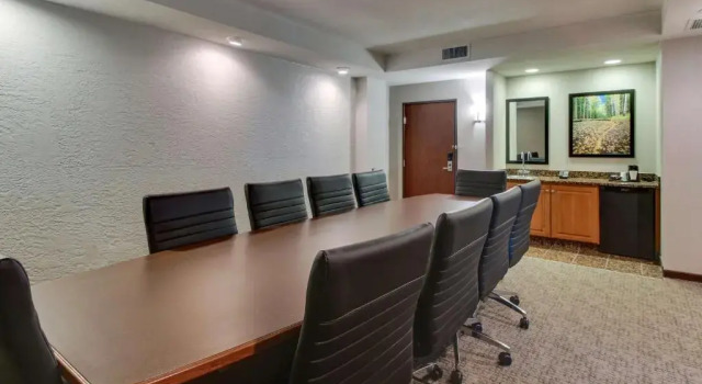 Двухместный номер Deluxe с 2 комнатами Drury Inn & Suites Phoenix Happy Valley