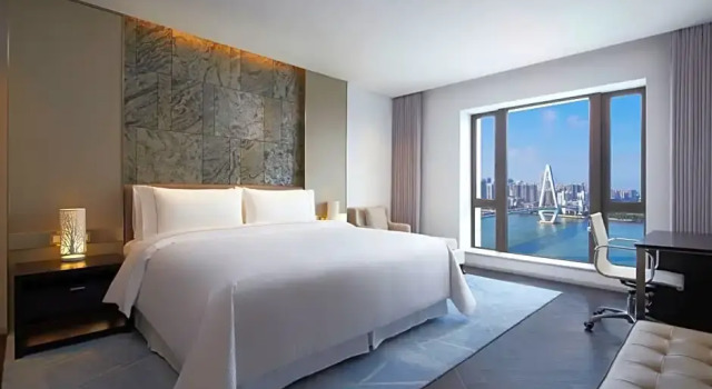 Четырёхместный люкс с 2 комнатами The Westin Haikou