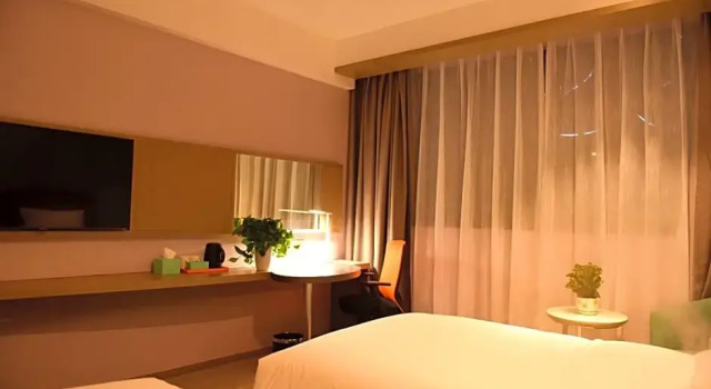 Двухместный номер Superior Holiday Inn Express Lhasa Potala Square
