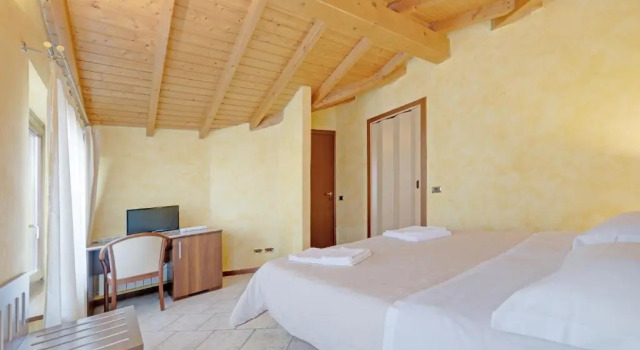 Двухместный номер Comfort с видом на озеро Hotel Grotto Bagat