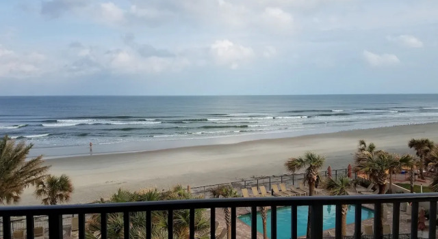 Четырёхместный номер Standard с балконом и с красивым видом из окна Nautilus Inn - Daytona Beach