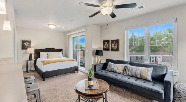 Contemporary Solar Powered Studio near Old Town!, Book Feriehus Villaer i Fort Collins, Villa