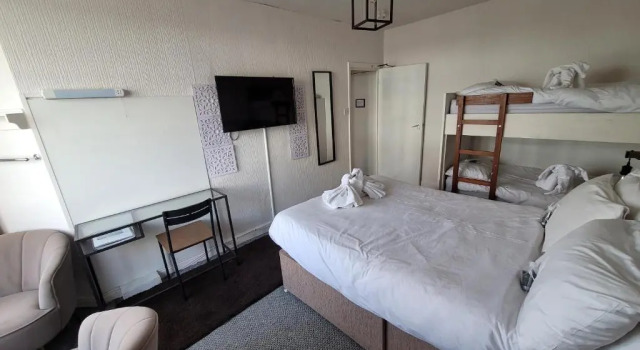 Апартаменты Sea View flat 4 fast WIFI & FREE parking