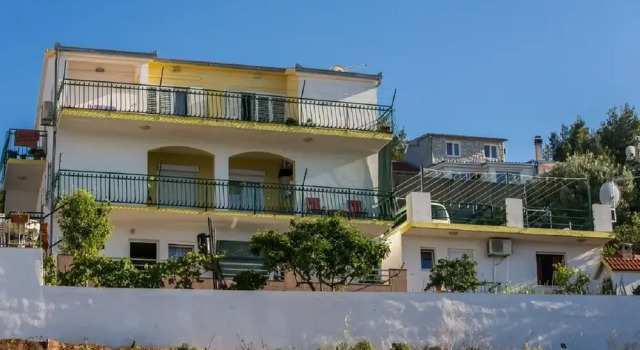 Marija - 60 m From Beach - A2, Забронировать Отель Отели Трогир 3 звезды, 3*