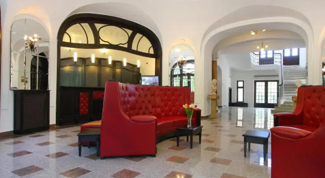 Hotel Palace, Varaa Hotelli Hotellit Carpathians - Romania uima-altaalla, Uima-allas