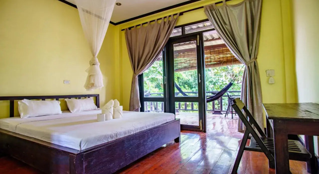 Mr Tho's Bungalows, Book Hotel Ban Dondét Champasak