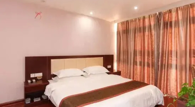 Люкс Yiranju Holiday Hotel
