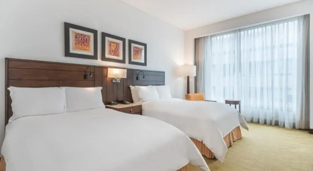 Четырёхместный номер Deluxe Bogotá Marriott Hotel