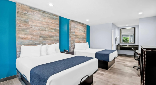 Четырёхместный люкс с 2 комнатами SureStay Hotel by Best Western Buena Park Anaheim