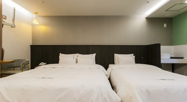 Standard- dobbelt værelse med byudsigt Karat Hotel