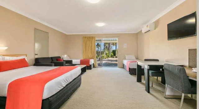 Четырёхместный семейный номер Standard Comfort Inn North Brisbane