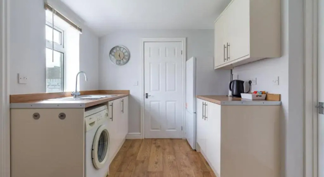 Коттедж Hawthorn House-Sleeps 4-Pet friendly-Parking