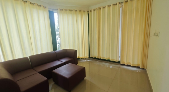 Holidayz by Stayz Royale Munnar - Misty & Sunrise Experience