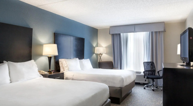 Четырёхместный номер Standard Holiday Inn Express Hotel and Suites Arcadia by IHG
