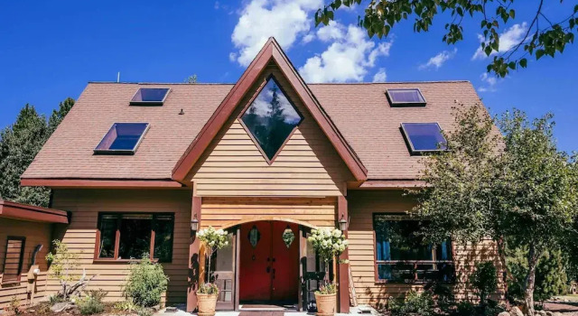 Коттедж 8-acre Big House Lodge in Cle Elum w/ Hot Tub