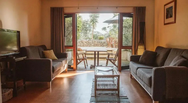 Апартаменты Bow Street Apartments & Cottage