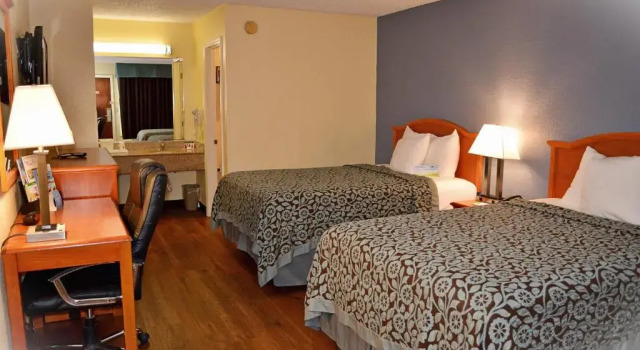 Четырёхместный номер Standard Days Inn by Wyndham Jacksonville NC
