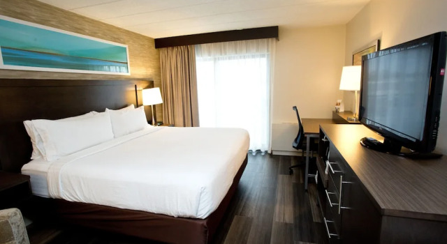 Двухместный номер Standard с видом на бассейн Holiday Inn Hotel Peterborough Waterfront by IHG