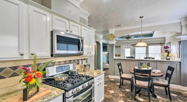 Коттедж с 4 комнатами Spacious & Central Katy Retreat: 27 Mi to Houston!