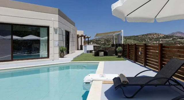 Вилла Villa Chnaris - Private Pool and Sauna