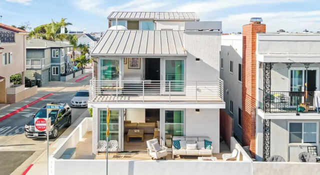 200 East Balboa Oceanview Rooftop Steps to Sand, Pier, Boardwalk & Dining