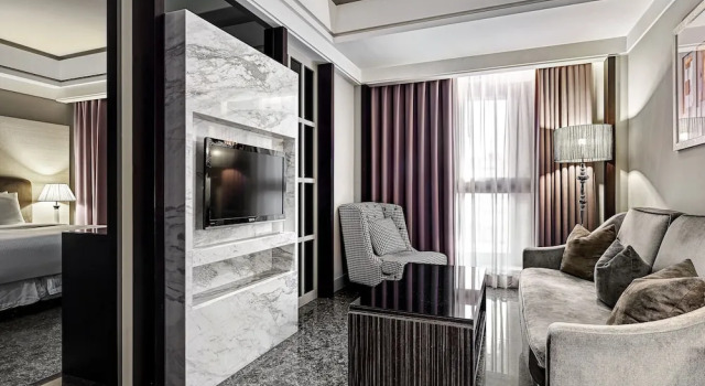 Люкс с балконом и с видом на парк Leofoo Residences