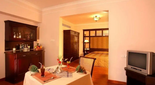 Люкс Holiday Hotel