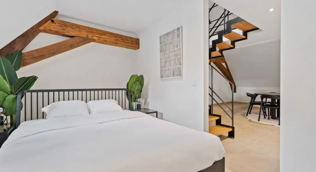 Апартаменты Escape to Clausen Stylish ApartmentID212