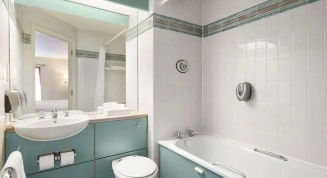 Четырёхместный номер Standard Days Inn Lockerbie - Annandale Water