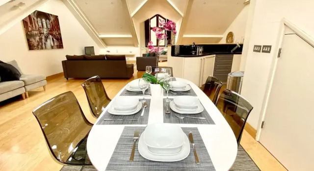 Апартаменты Presidential Oxford Penthouse Suite
