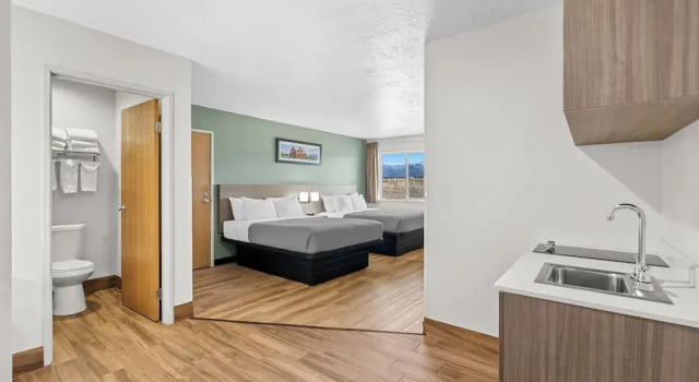Четырёхместный люкс Quality Inn Beaver I-15