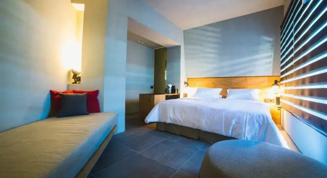 Marquise Suites, Забронировать Отель Отели Тиры с парковкой, рядом с Культурный центр Гизи Мегарон, Парковка