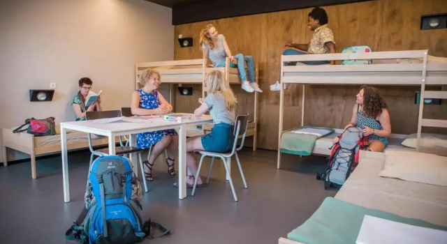 Кровать в общем номере (мужской номер) De Draecke Hostel