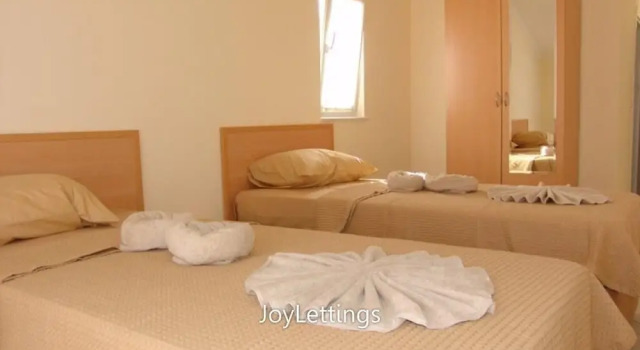 Вилла с балконом Villa LG12 by JoyLettings