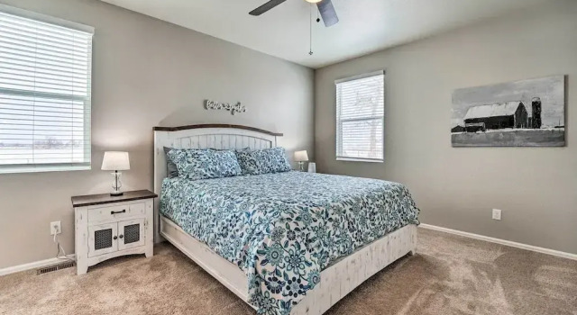 Dreamy Windsor Home With Grill ~ 3 Miles to Lake!, Book Hotel Hoteller i Windsor med parkering, Parkering