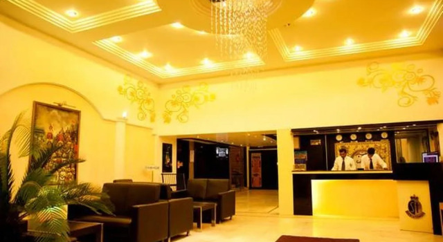 Hotel Sheela Towers