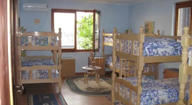 Кровать в общем номере Hostel Kosmopolit