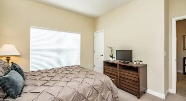 Коттедж 4 Bedroom 3 Bathroom Town Home With Pool