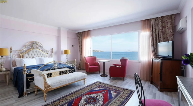 Полулюкс Urla Pera Hotel
