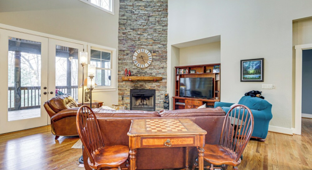4 Mi to Bear Creek Lake! Serene Escape w/ Deck, จอง บ้านพักตากอากาศ ทัคกาซีกี สหรัฐอเมริกา